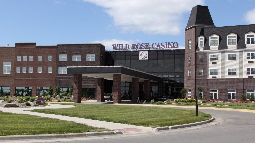 Most Iowa Casinos Reopen, But Table Games Closed at Some Venues