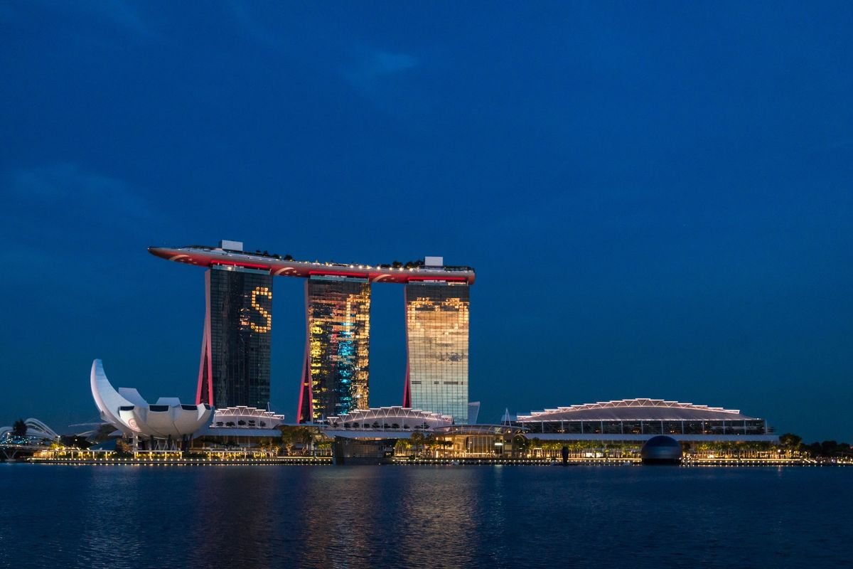 Marina Bay Sands, RWS Rates Soar as Singapore Waits on F1 Race, Investment Confabs