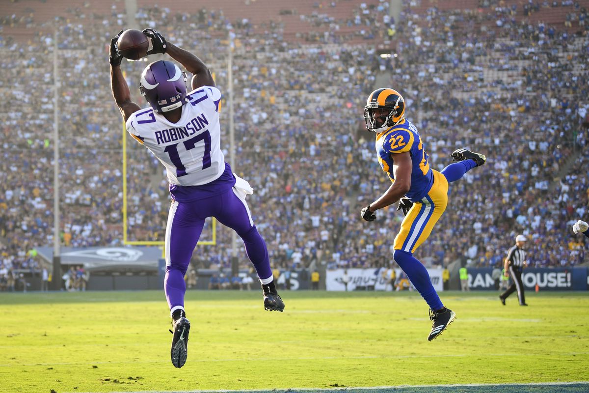 NFL Odds Favor Minnesota Vikings Over Green Bay Packers in Sunday Night Football