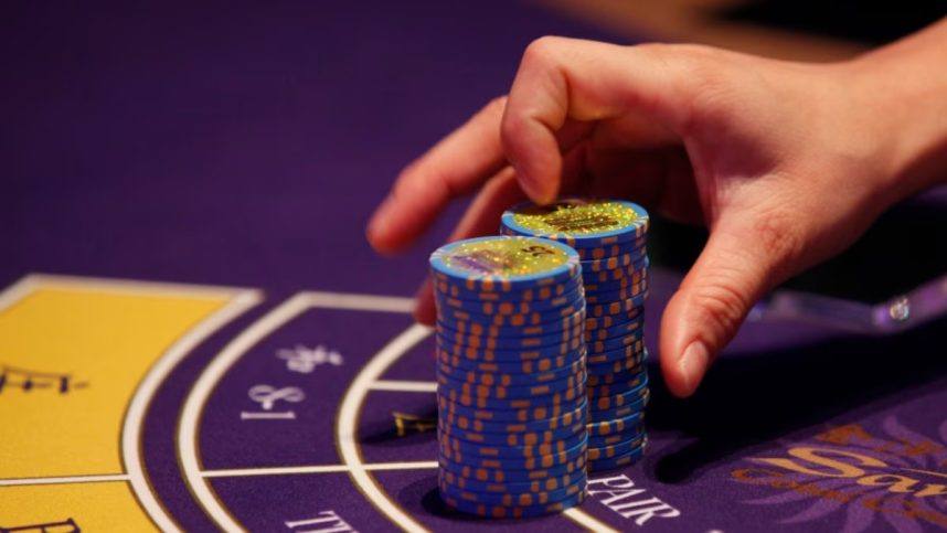 Macau Fraudsters Bilked Casino for $580K with Baccarat Cold Decks