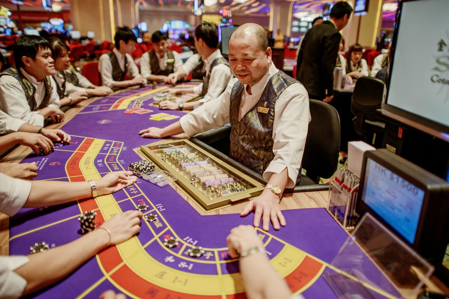 Macau Casino Revenue Heats Up in March, Stocks Also Benefit