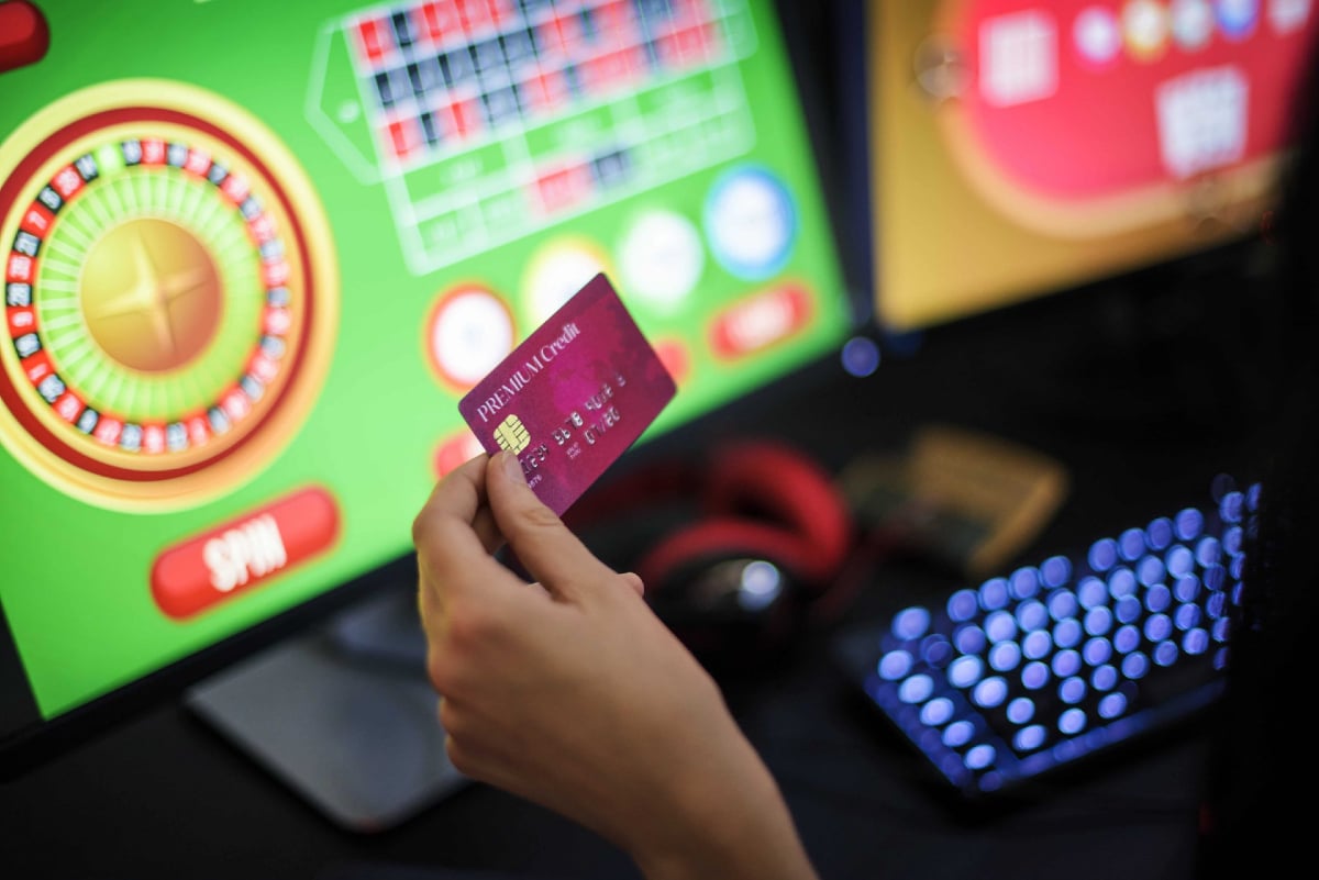 Monzo Says UK Should Require Banks to Strengthen Betting Safeguards