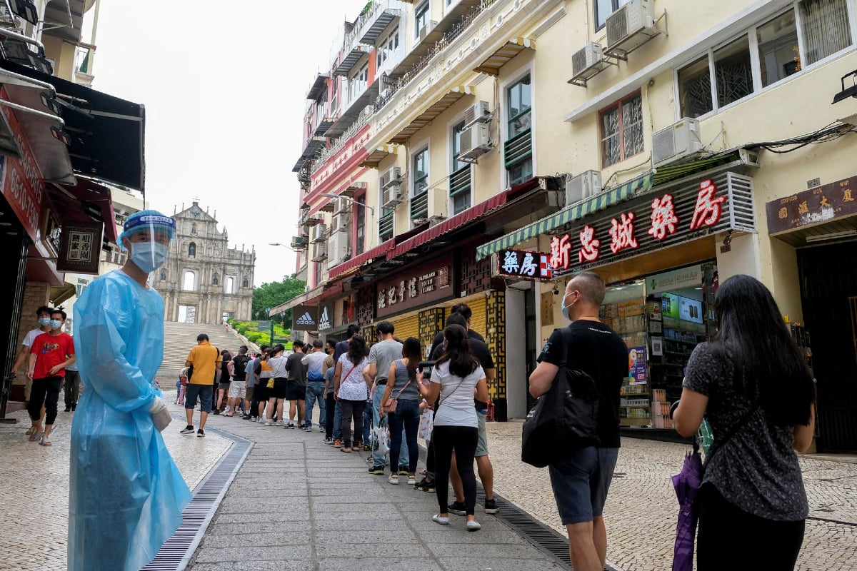 Macau Casinos Sign Contract Extensions, New COVID-19 Cases Climb to 115 Infections