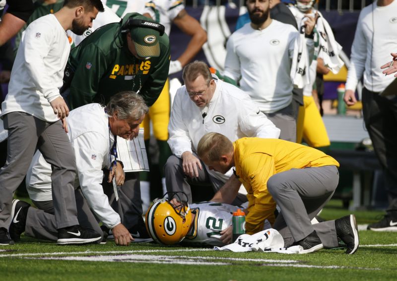 Aaron Rodgers Suffers Broken Collarbone, Could Miss Rest of Season