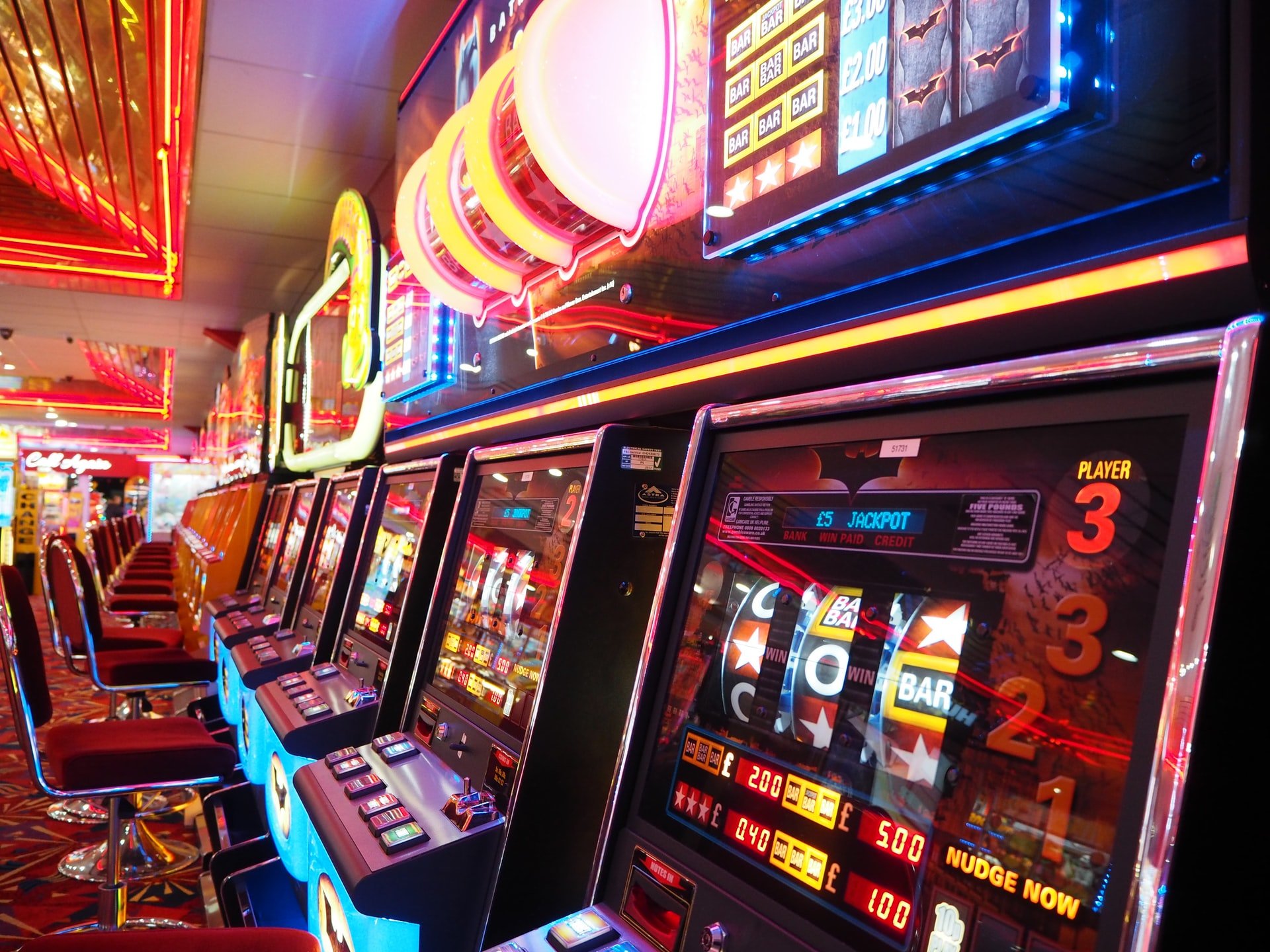 Spain Unlucky Gambler to Lose More Money After Taking Out Frustration on Slots